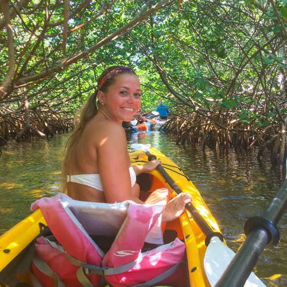 Meet your Posher, Sarah🌼 - Picture 1 of 13